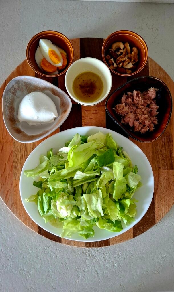 Ingredienti insalata uova tonno bufala frutta secca citronette alici