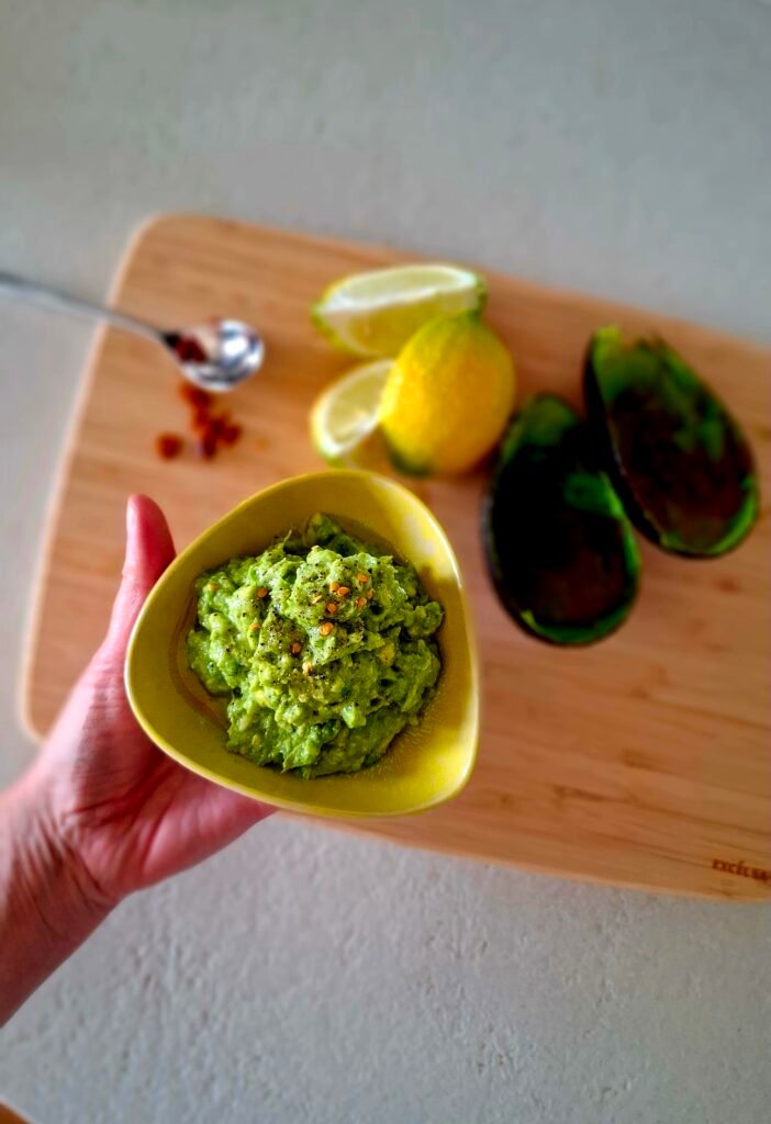 Guacamole senza coriandolo con Aglio cremosa e veloce