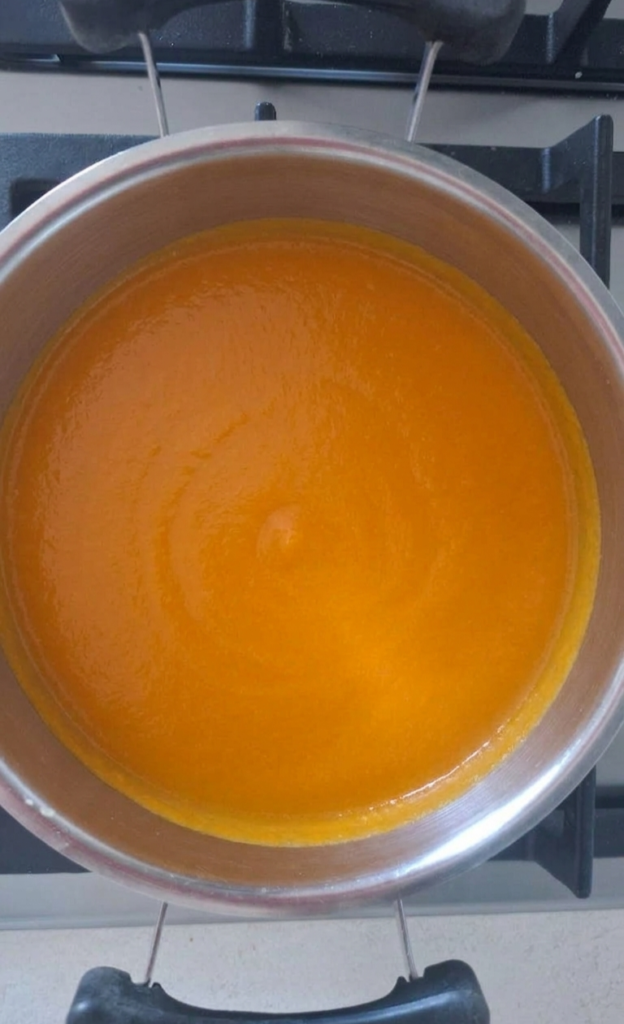 Vellutata verdure con zucca in pentola