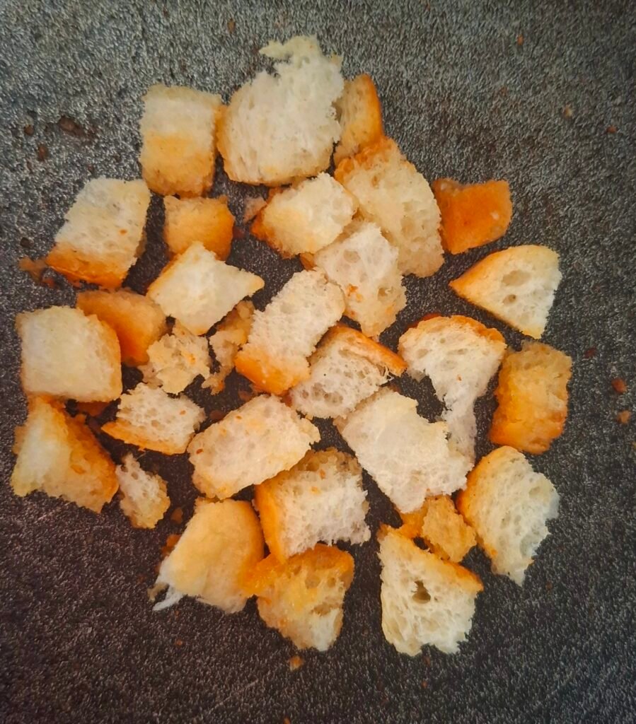 Pane cubetti rosolato per vellutata