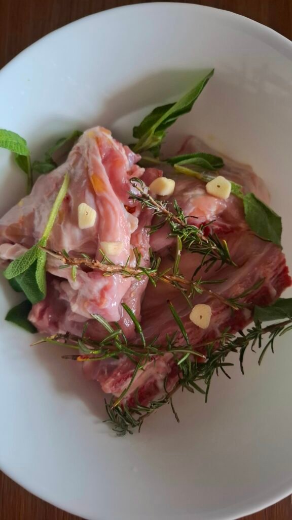 Capretto con rosmarino e aglio