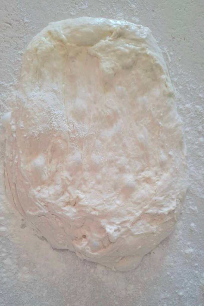 Impasto bonci dopo maturazione su piano lavoro