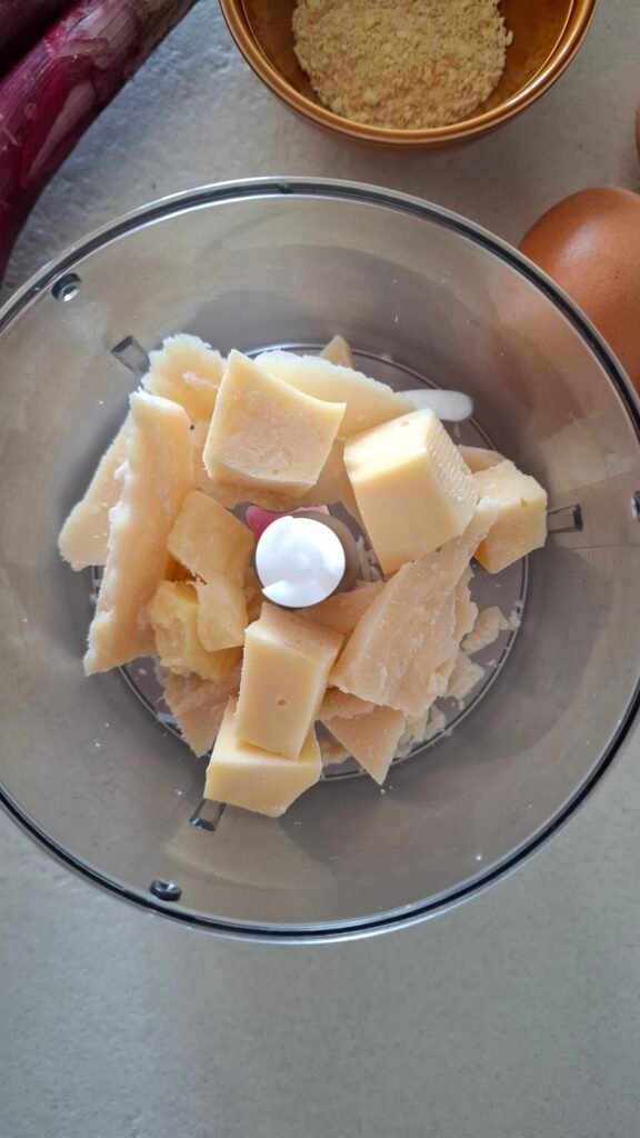 Fontina e parmigiano nel mixer