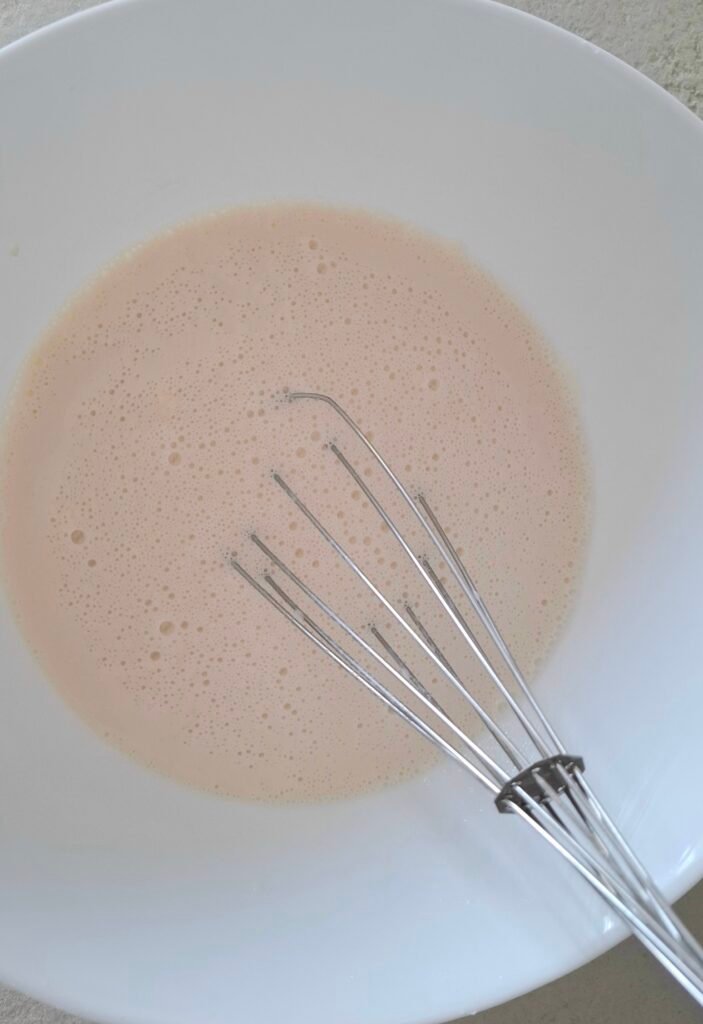 Pastella omogenea dopo movimento costante con frusta