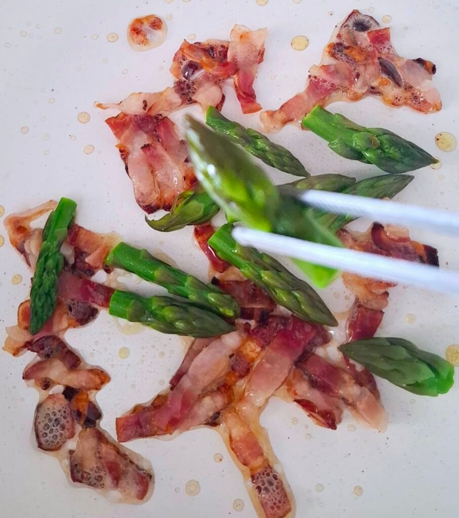Pancetta e punte asparago rosolati