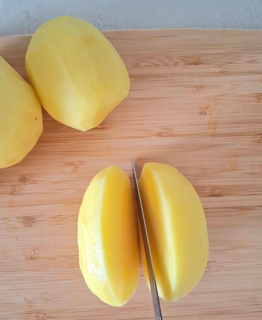 Patate tagliate a metà 