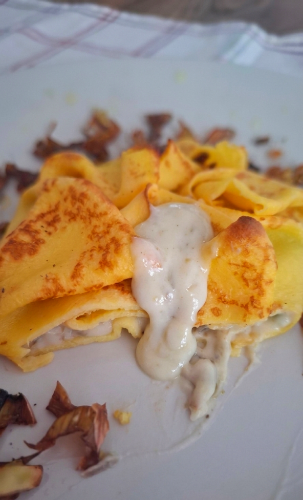 Crepes carciofi con besciamella che cola