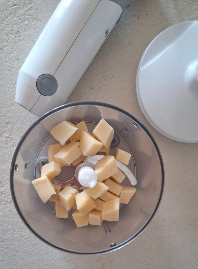 Fontina nel mixer a tocchetti 