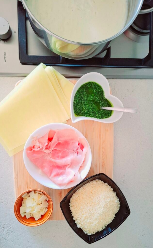Ingredienti per lasagne pesto con zucchine cotto scamorza 
