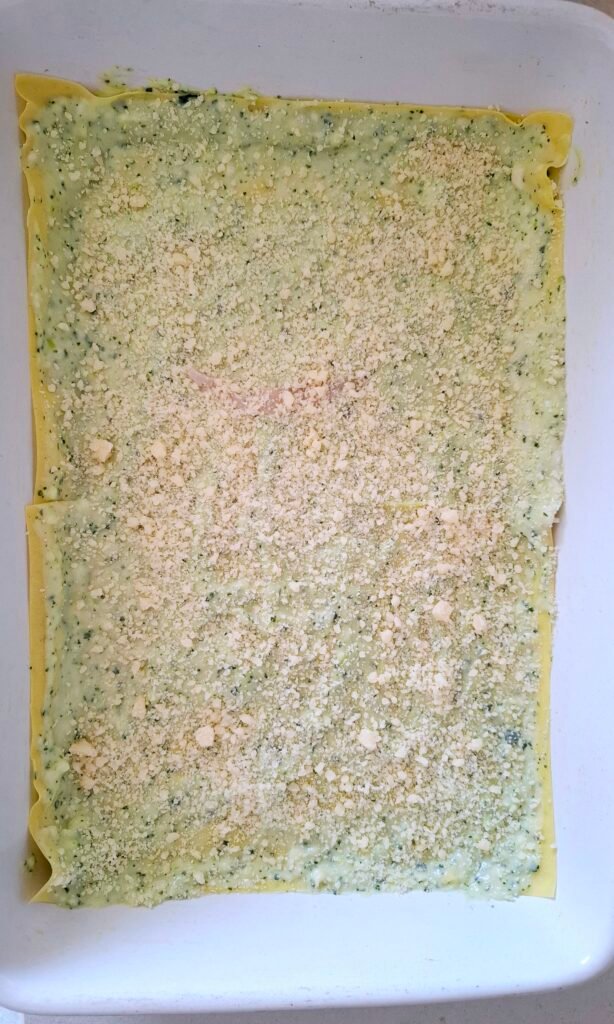 Parmigiano grattugiato sopra le sfoglie