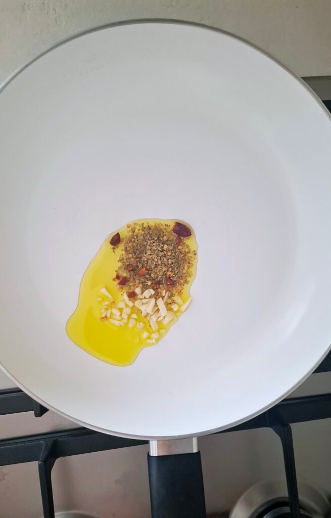 Origano aglio olio e peperoncino in padella
