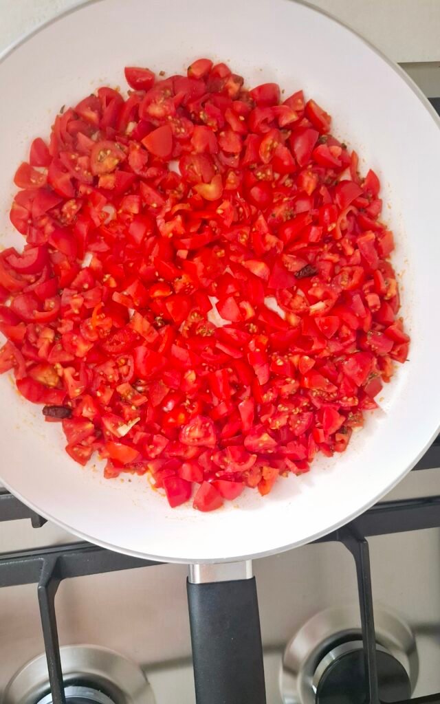Pomodorini e spezie in padella