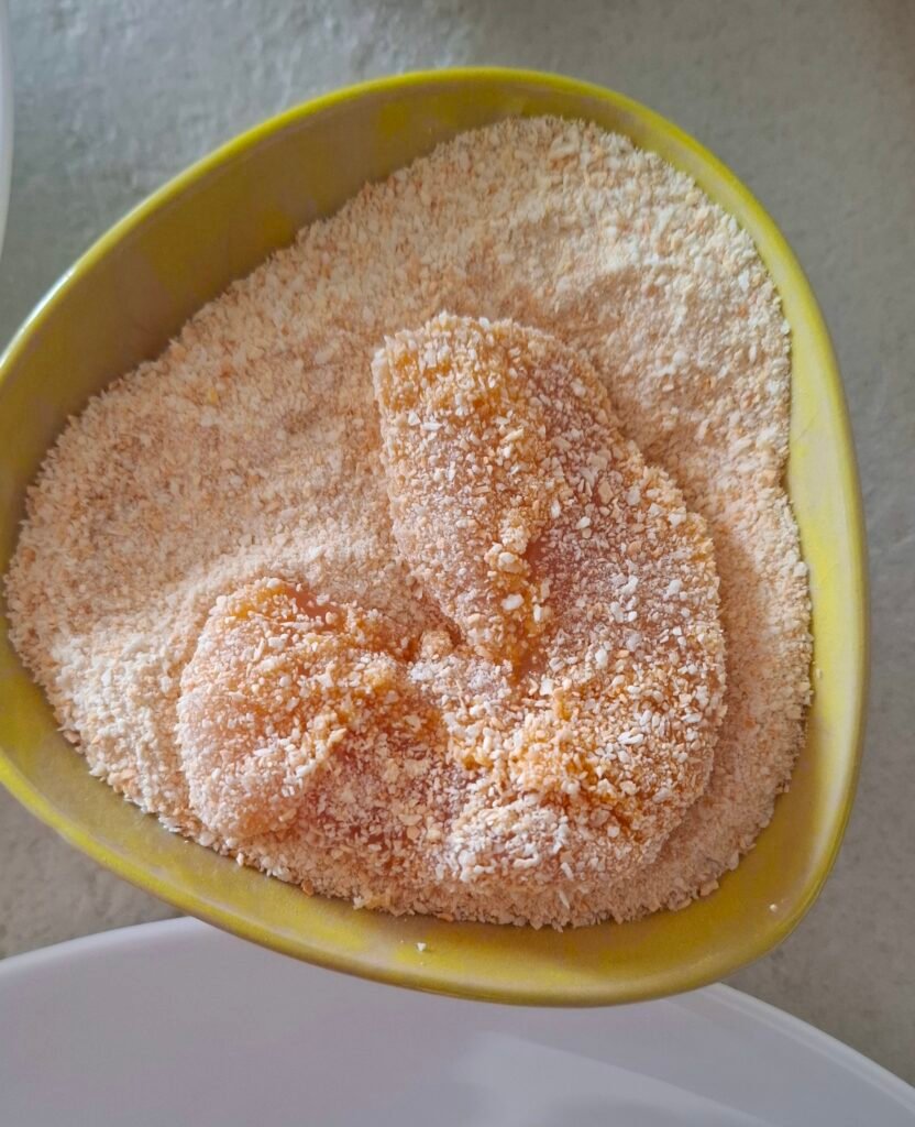 Pane raffermo passato su pezzetto pollo