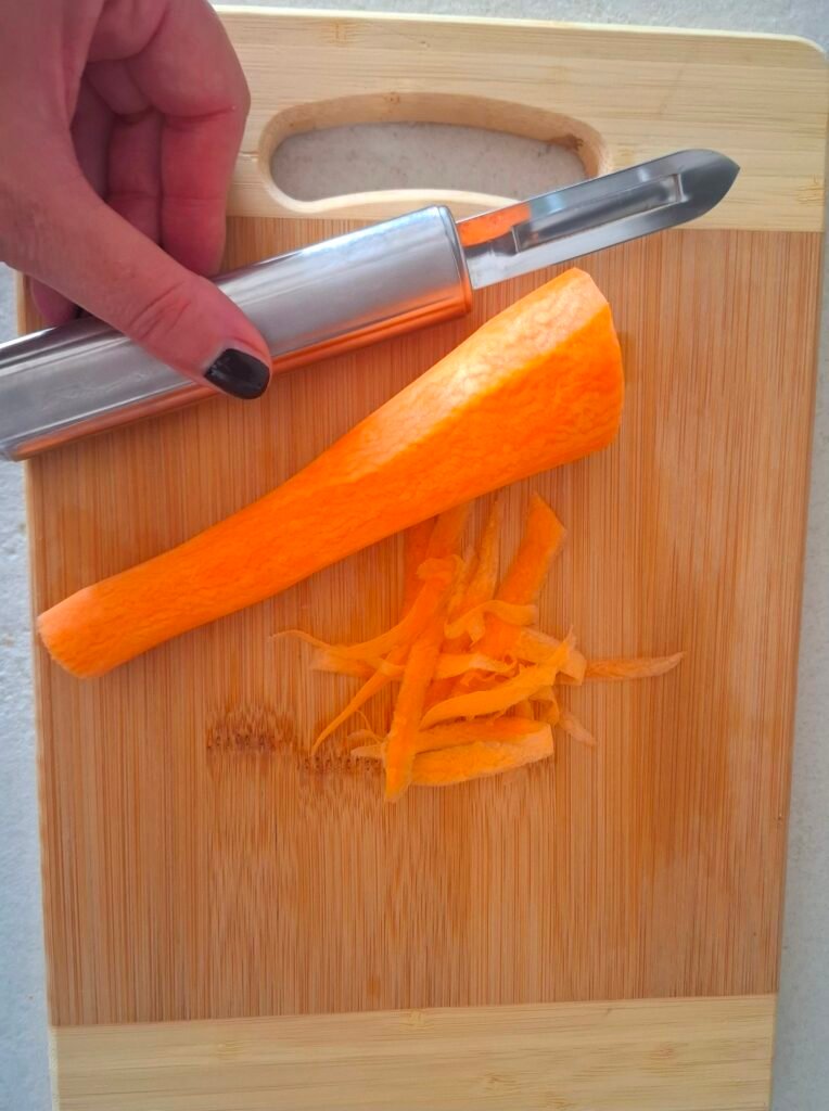 Carota a listarelle con pelapatate 