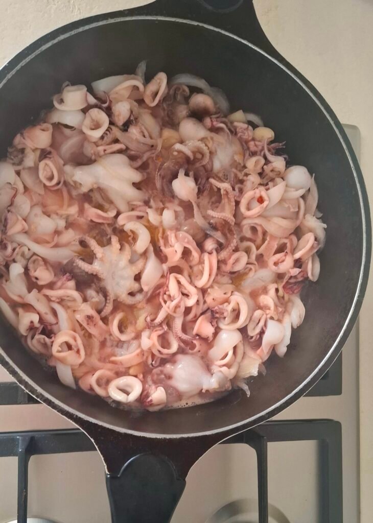 Calamari seppie e polipetti cotti in padella