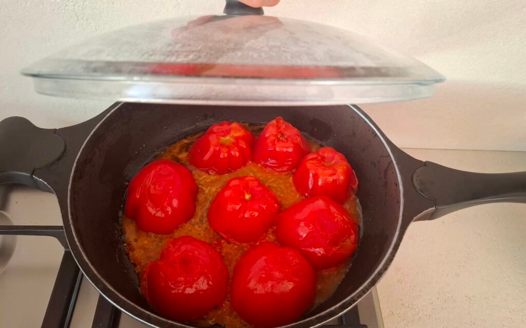 Pomodori con coperchio