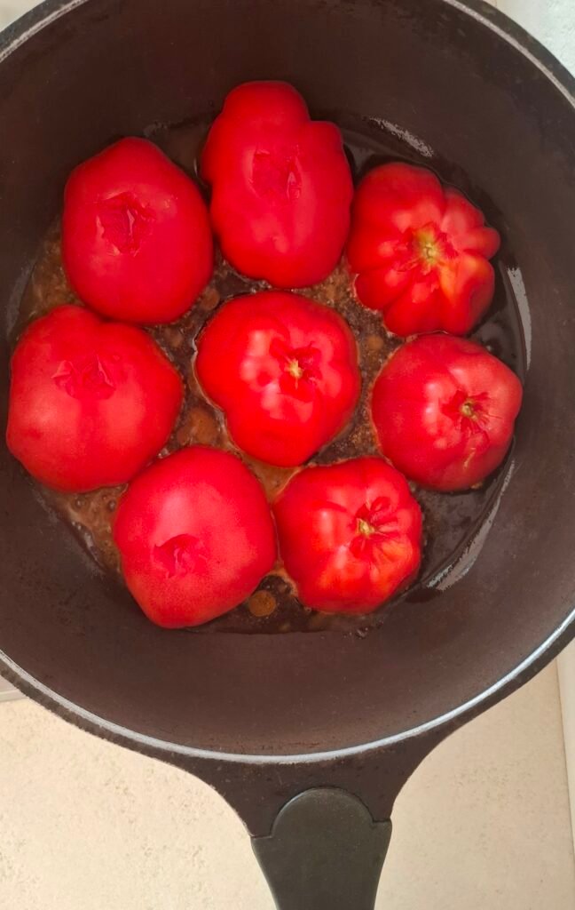 Pomodori in padella con olio
