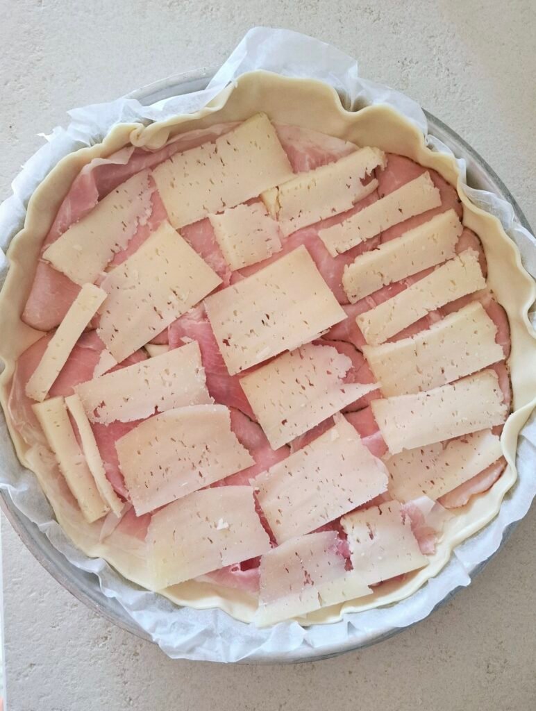 Caciotta sopra prosciutto e sfoglia