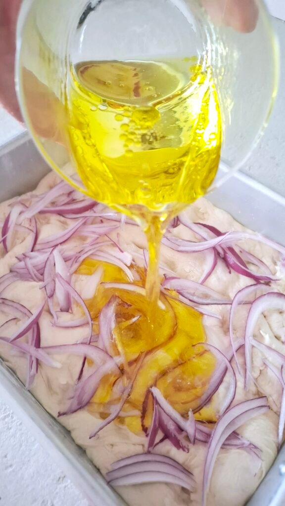 Emulsione versata su focaccia
