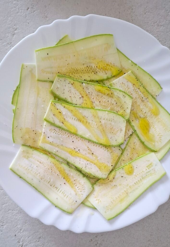 Zucchine a fettine condite con pepe olio e sale