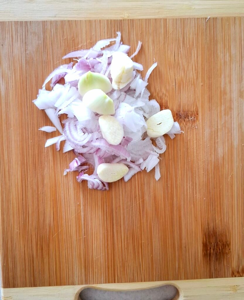 Aglio cipolla e scalogno a fettine
