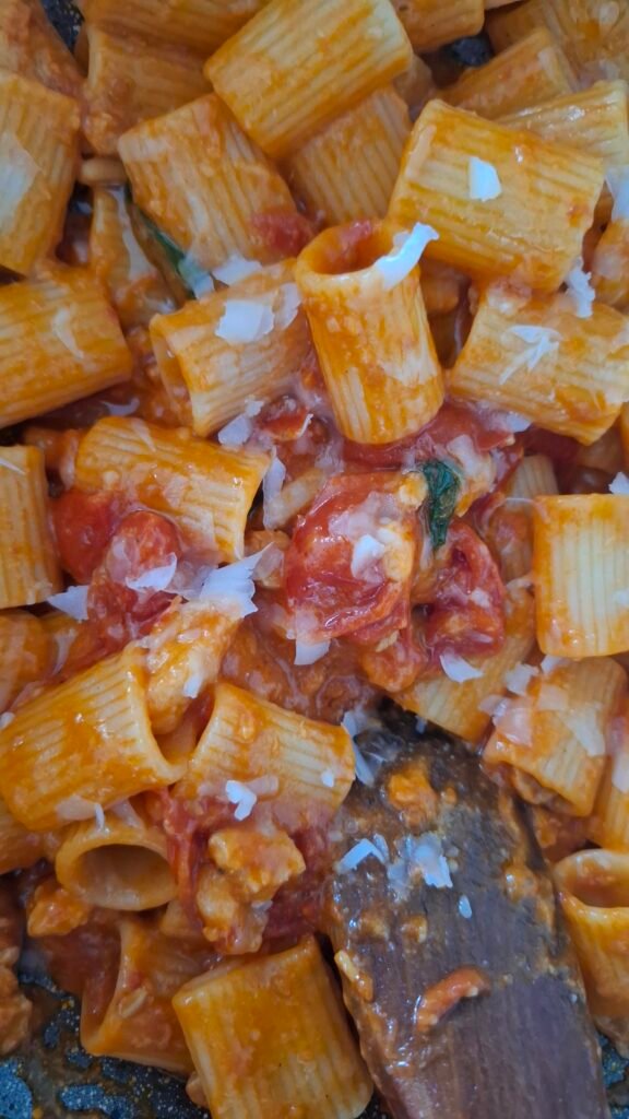 Amatriciana cremosa con pancetta e pecorino