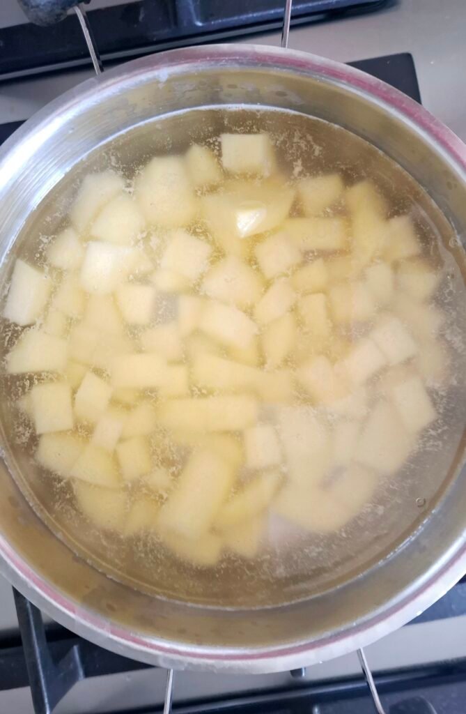 Cubetti patate a bollire