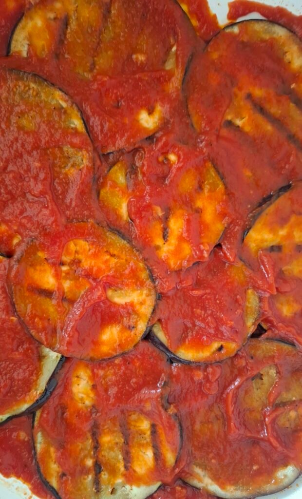 Passata pomodoro sopra le melanzane