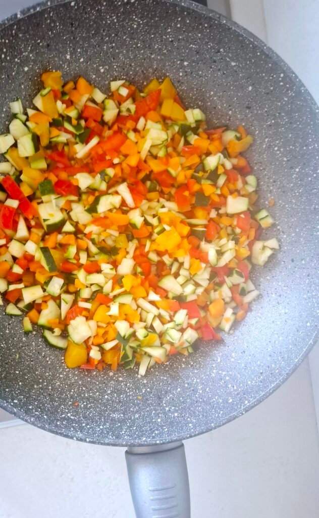 Carote peperoni e zucchine in wok