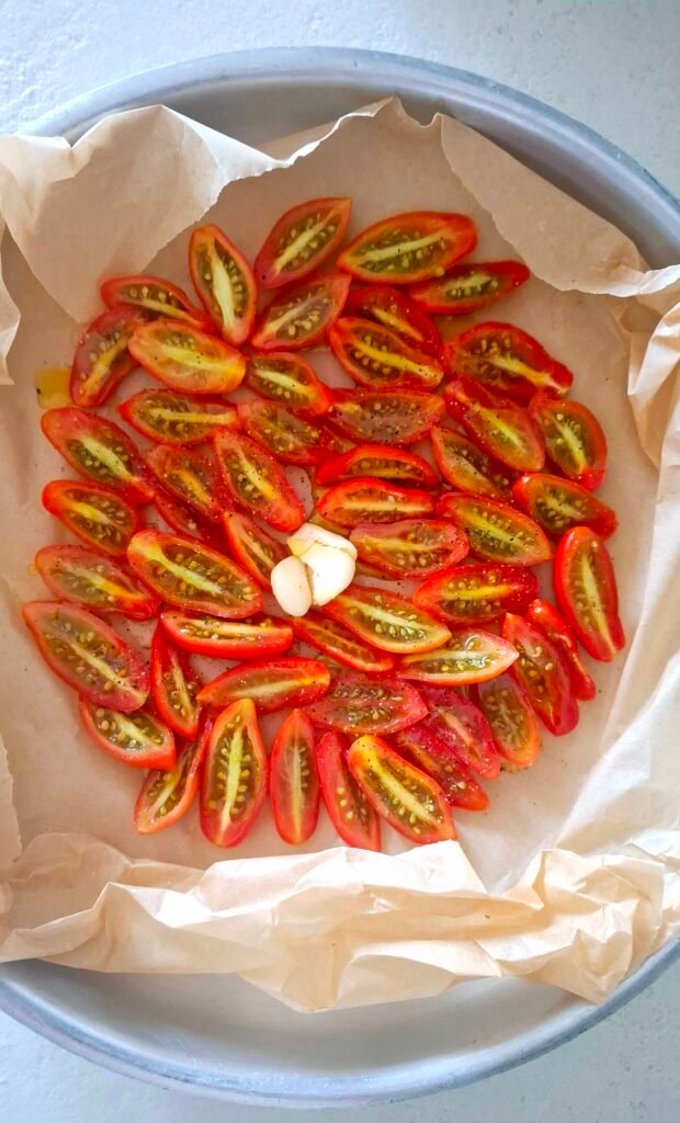 Pomodorini in teglia forno con olio aglio pepe e sale