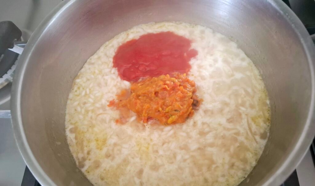 Crema pomodorini e passata pomodoro nel riso