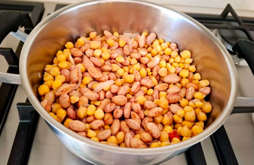 Fagioli Ceci e cicerchie in padella